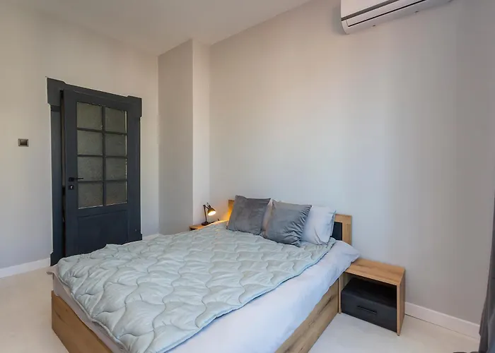 Urban Elegance Apartment