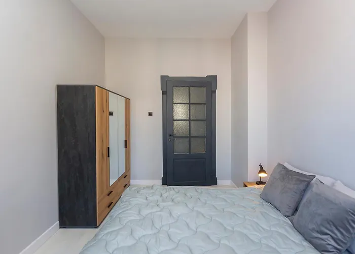 Urban Elegance Apartment